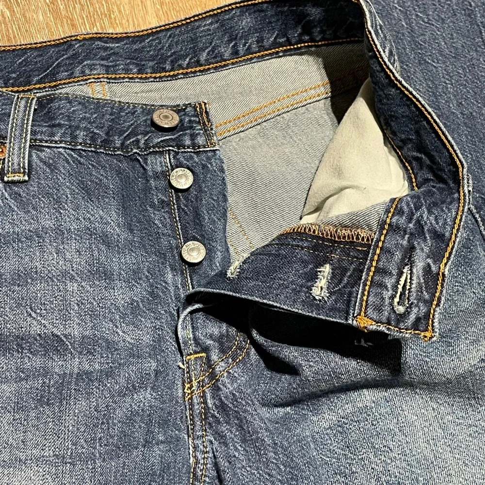 Levi's 505 Regular Fit Jeans Mens W28 L32 Medium Wash Denim‎ Distressed Ripped